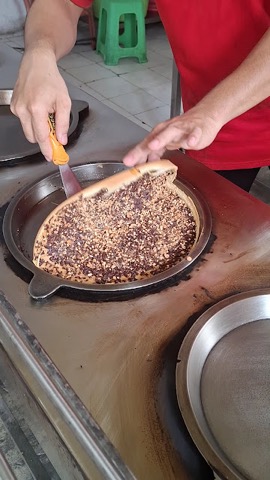 Proses masak martabak manis